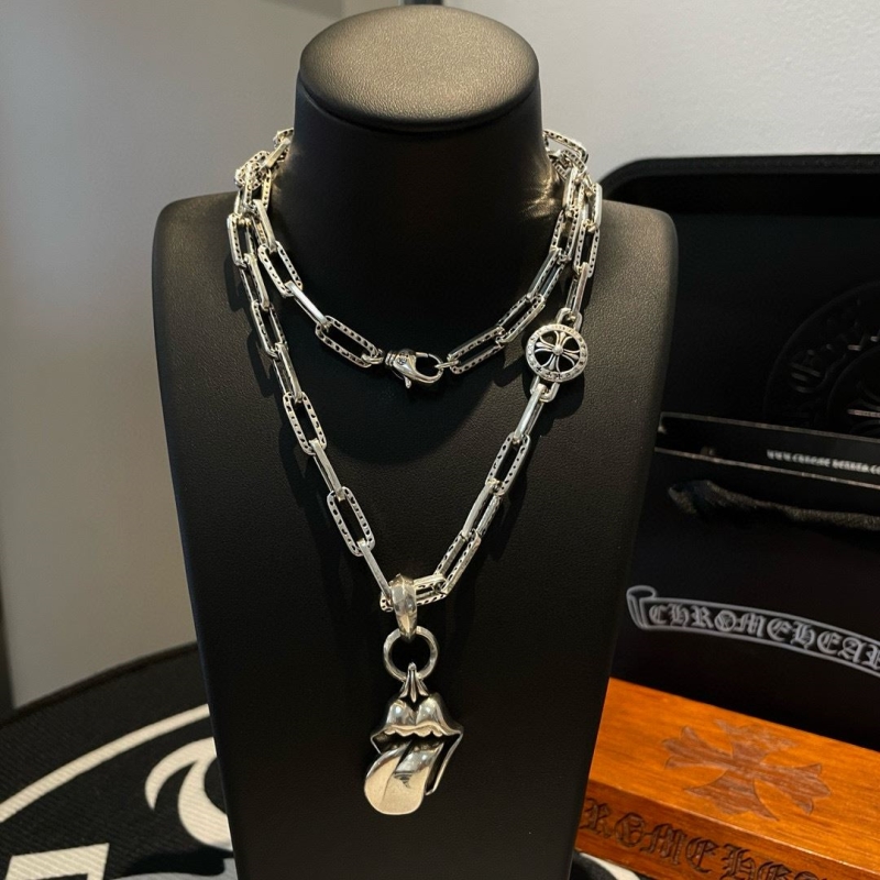 Ch*0me He**ts necklaces